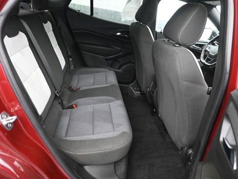 Used 2024 Chevrolet Trax RS w/ Sunroof Package FWD image 7