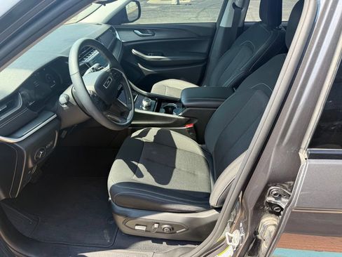 Used 2023 Jeep Grand Cherokee Laredo w/ Luxury Tech Group I AWD/4WD image 20