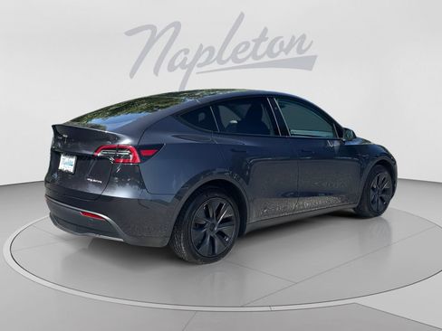 Used 2024 Tesla Model Y Long Range AWD/4WD image 8