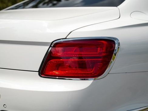 Used 2022 Bentley Flying Spur V8 AWD/4WD image 20