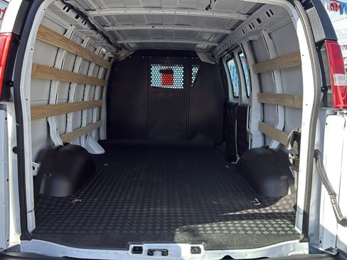 Used 2025 GMC Savana 2500 w/ Driver Convenience Package RWD image 5