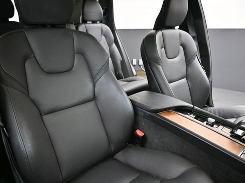 Certified 2024 Volvo XC90 B6 Plus w/ Protection Package Premier image 13