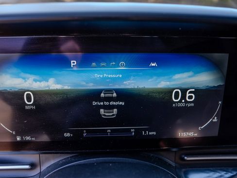 Used 2022 Kia Carnival SX Prestige image 19