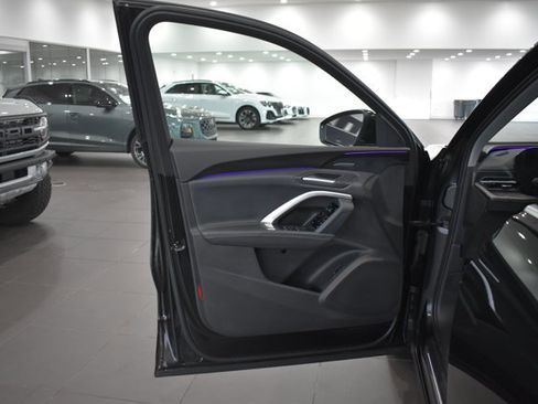 Used 2025 Audi Q5 Premium Plus w/ Premium Plus AWD/4WD image 9