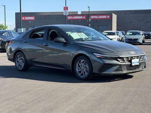 Used 2024 Hyundai Elantra SEL FWD image 9