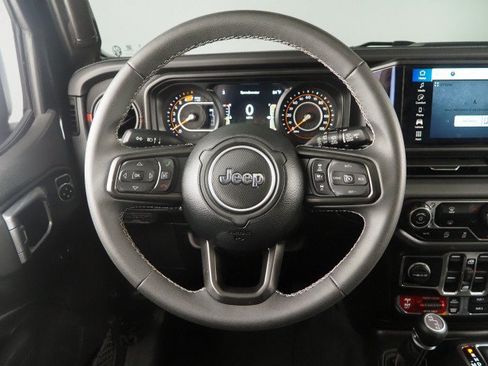 Used 2025 Jeep Wrangler 4WD Rubicon image 15