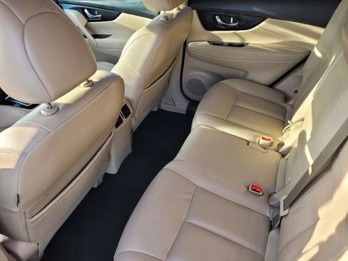 Used 2019 Nissan Rogue SL w/ Premium Package image 11