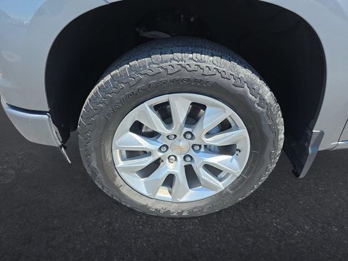 Certified 2025 Chevrolet Silverado 1500 Custom w/ LPO, Dark Essentials Package AWD/4WD image 18