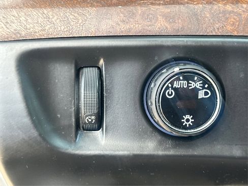 Used 2018 Cadillac Escalade Luxury image 17