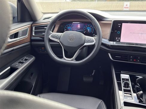 New 2026 Volkswagen Atlas SE image 25