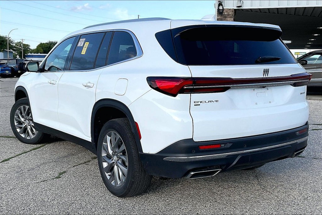 Used 2026 Buick Enclave Preferred AWD/4WD image 3