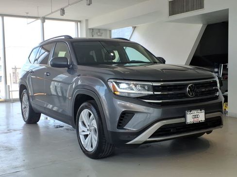 Used 2023 Volkswagen Atlas SE w/ Panoramic Sunroof Package AWD/4WD image 3