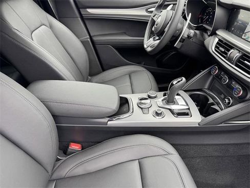 New 2025 Alfa Romeo Stelvio Sprint image 9