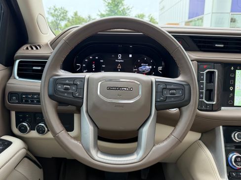 Used 2023 GMC Yukon XL Denali AWD/4WD image 18