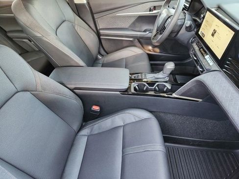 Used 2025 Toyota Camry XLE image 19