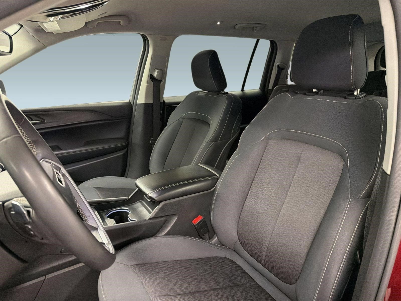 Used 2023 Jeep Grand Cherokee L Laredo RWD image 5