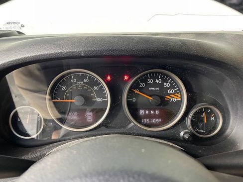 Used 2017 Jeep Wrangler Unlimited Sahara AWD/4WD image 5