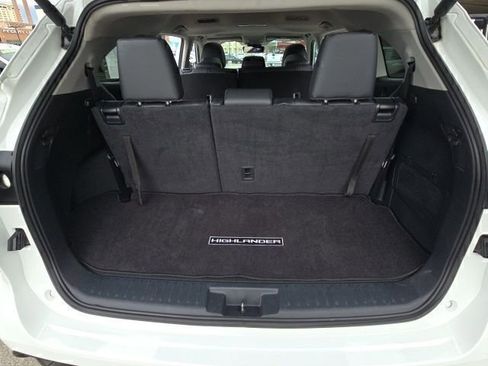 Certified 2024 Toyota Highlander XLE image 18