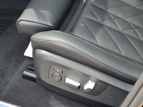 Certified 2024 BMW X6 xDrive40i w/ Premium Package AWD/4WD image 9