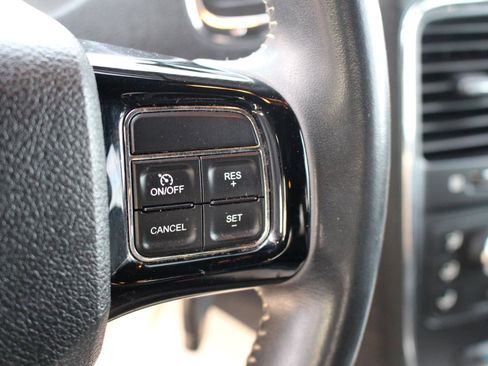 Used 2019 Dodge Grand Caravan SXT FWD image 20
