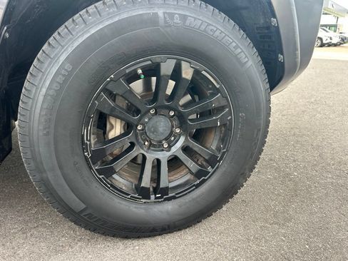 Used 2019 Toyota 4Runner SR5 AWD/4WD image 7