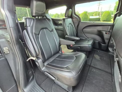 Used 2025 Chrysler Pacifica Select FWD image 33