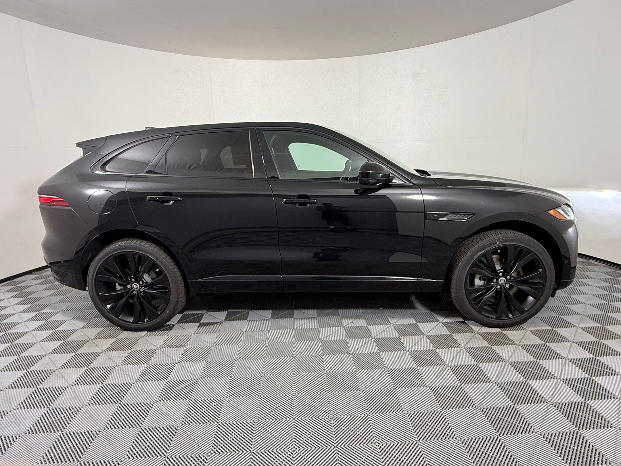 New 2026 Jaguar F-PACE R-Dynamic S AWD/4WD image 8