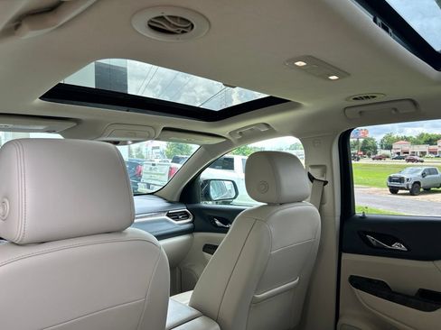 Used 2021 GMC Acadia Denali w/ Denali Technology Package FWD image 11