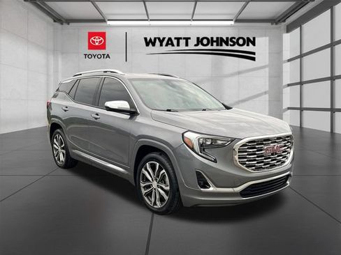 Used 2020 GMC Terrain Denali w/ Denali Premium Package FWD image 7