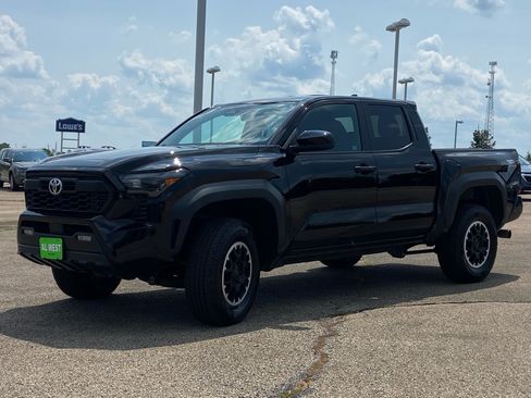 Used 2024 Toyota Tacoma TRD Off-Road AWD/4WD image 7