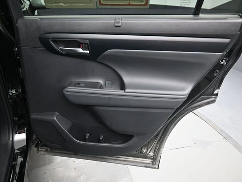 Certified 2025 Toyota Highlander XSE image 35