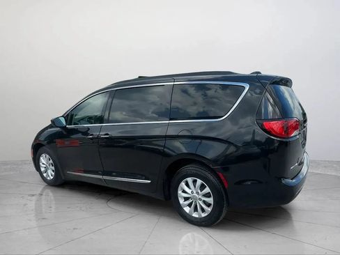 Used 2017 Chrysler Pacifica Touring-L FWD image 14