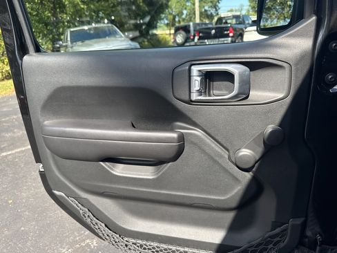Used 2019 Jeep Wrangler Unlimited Sport image 26