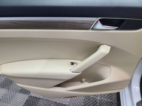 Used 2018 Volkswagen Passat 2.0T SE image 37