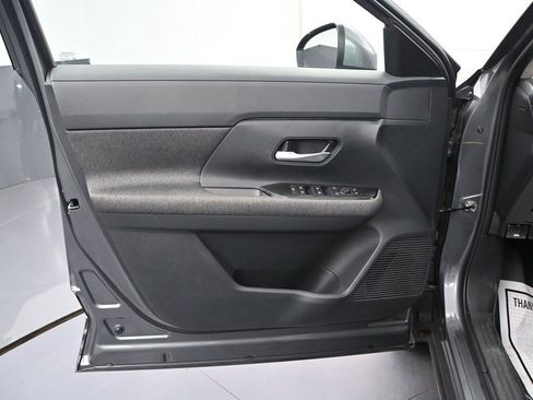 Certified 2025 Nissan Kicks SV AWD/4WD image 8