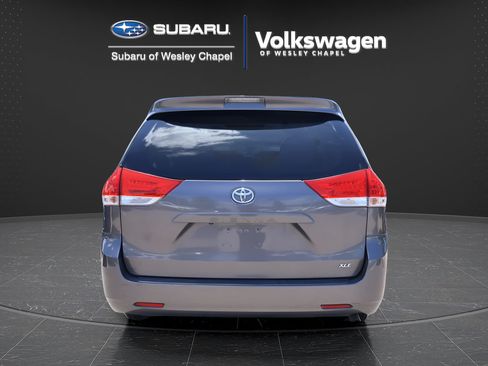 Used 2014 Toyota Sienna XLE FWD image 6