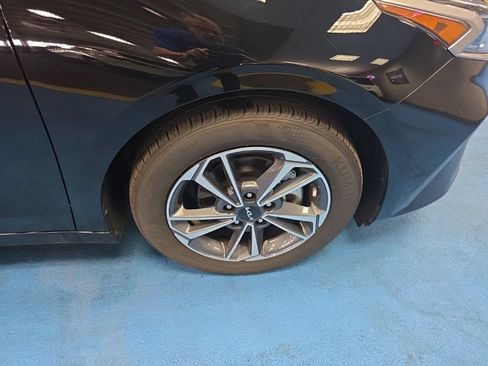 Used 2024 Kia Forte LXS FWD image 4