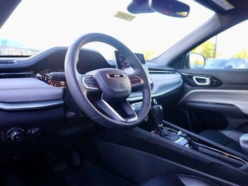 Used 2025 Jeep Compass Limited AWD/4WD image 19
