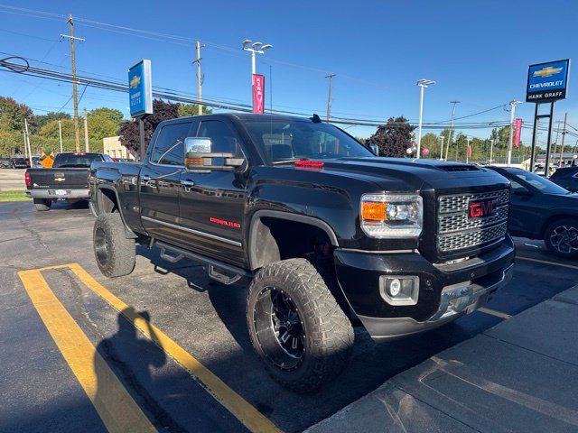 Used 2019 GMC Sierra 2500 Denali w/ Duramax Plus Package AWD/4WD image 2