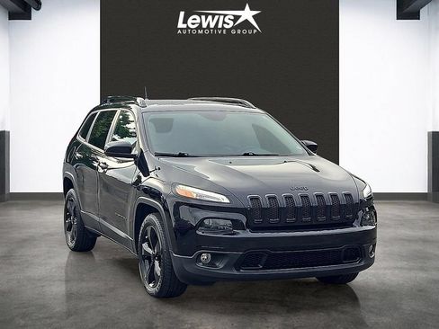 Used 2018 Jeep Cherokee Latitude w/ Altitude Package FWD image 6