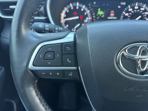 Used 2022 Toyota Highlander XLE image 28