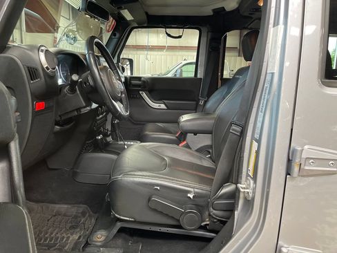Used 2015 Jeep Wrangler Unlimited Rubicon w/ Dual Top Group AWD/4WD image 14