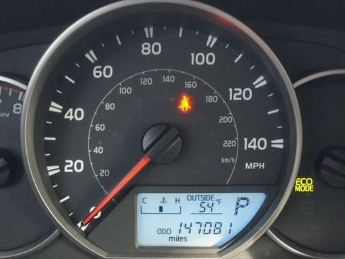 Used 2016 Toyota RAV4 LE image 4