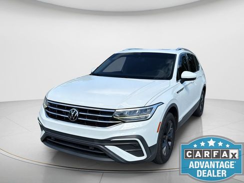 Used 2022 Volkswagen Tiguan SE FWD image 2
