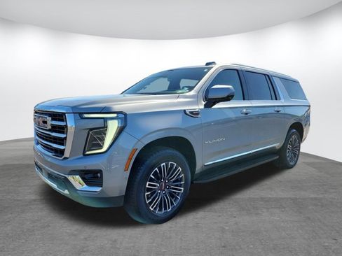 Used 2025 GMC Yukon XL Elevation w/ Elevation Premium Package image 3