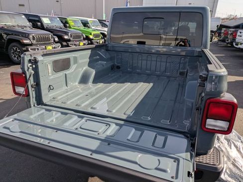 New 2026 Jeep Gladiator Sport AWD/4WD image 31