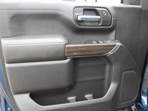 Used 2022 Chevrolet Silverado 1500 LT Trail Boss w/ Safety Package AWD/4WD image 13
