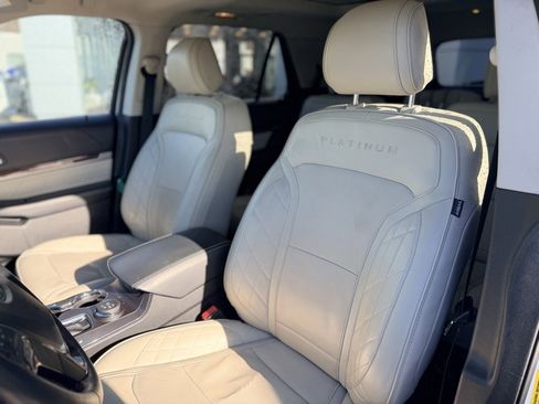 Used 2017 Ford Explorer Platinum image 11