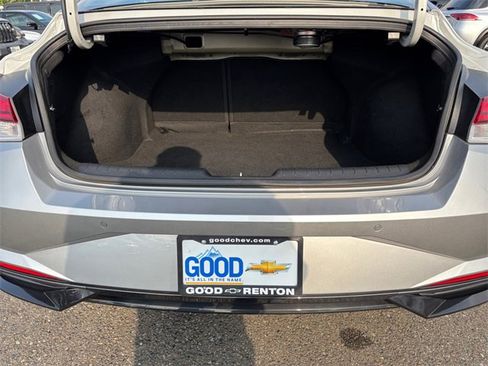 Used 2022 Hyundai Elantra Limited image 29