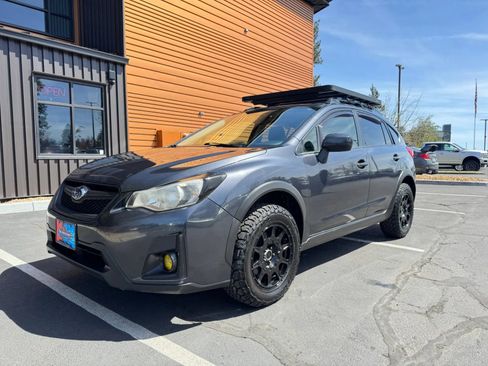Used 2017 Subaru Crosstrek 2.0i Premium w/ Moonroof Package AWD/4WD image 1